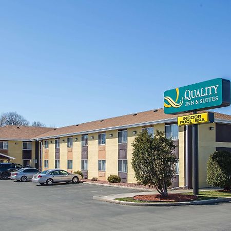 Quality Inn & Suites West Bend Exterior foto