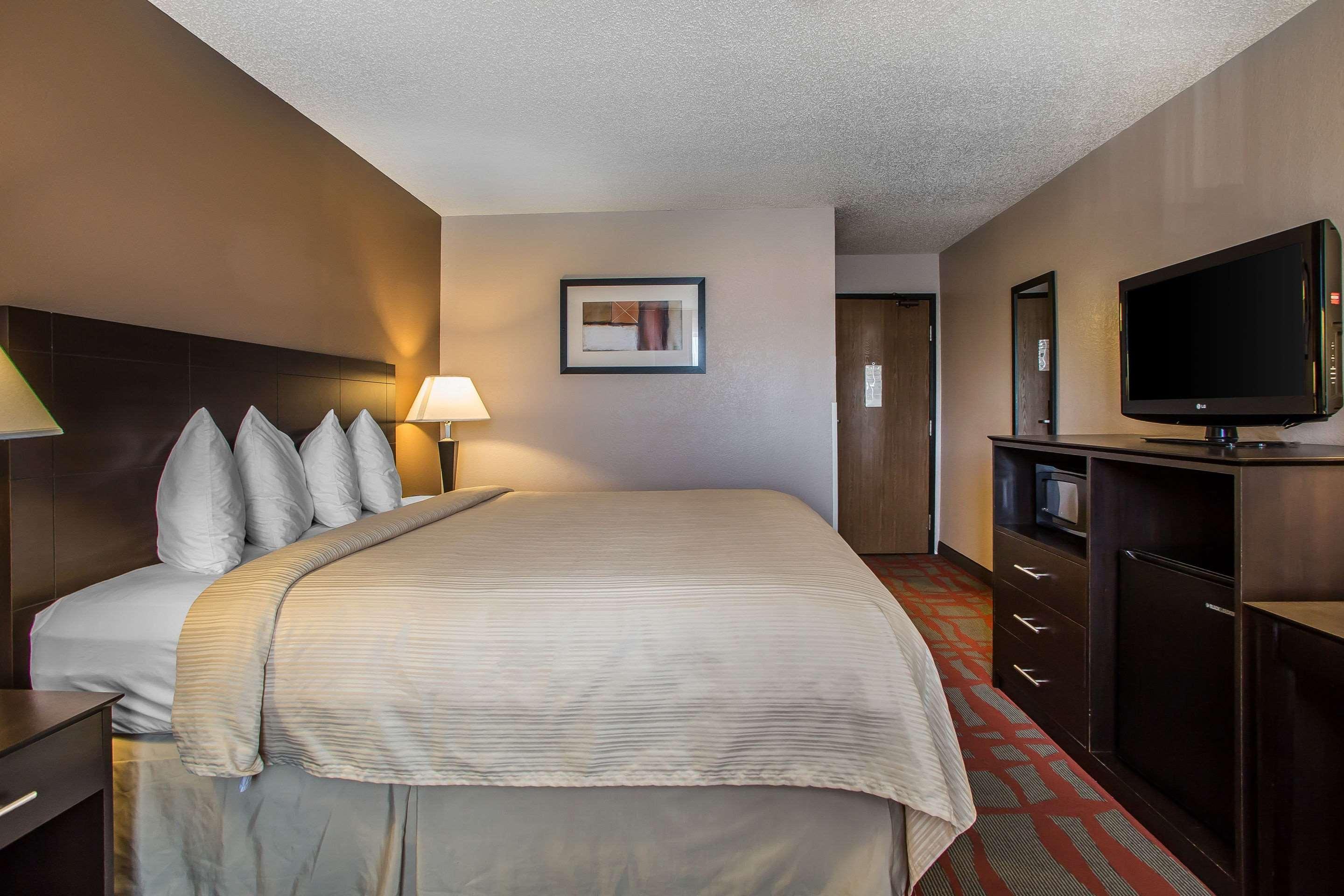 Quality Inn & Suites West Bend Exterior foto