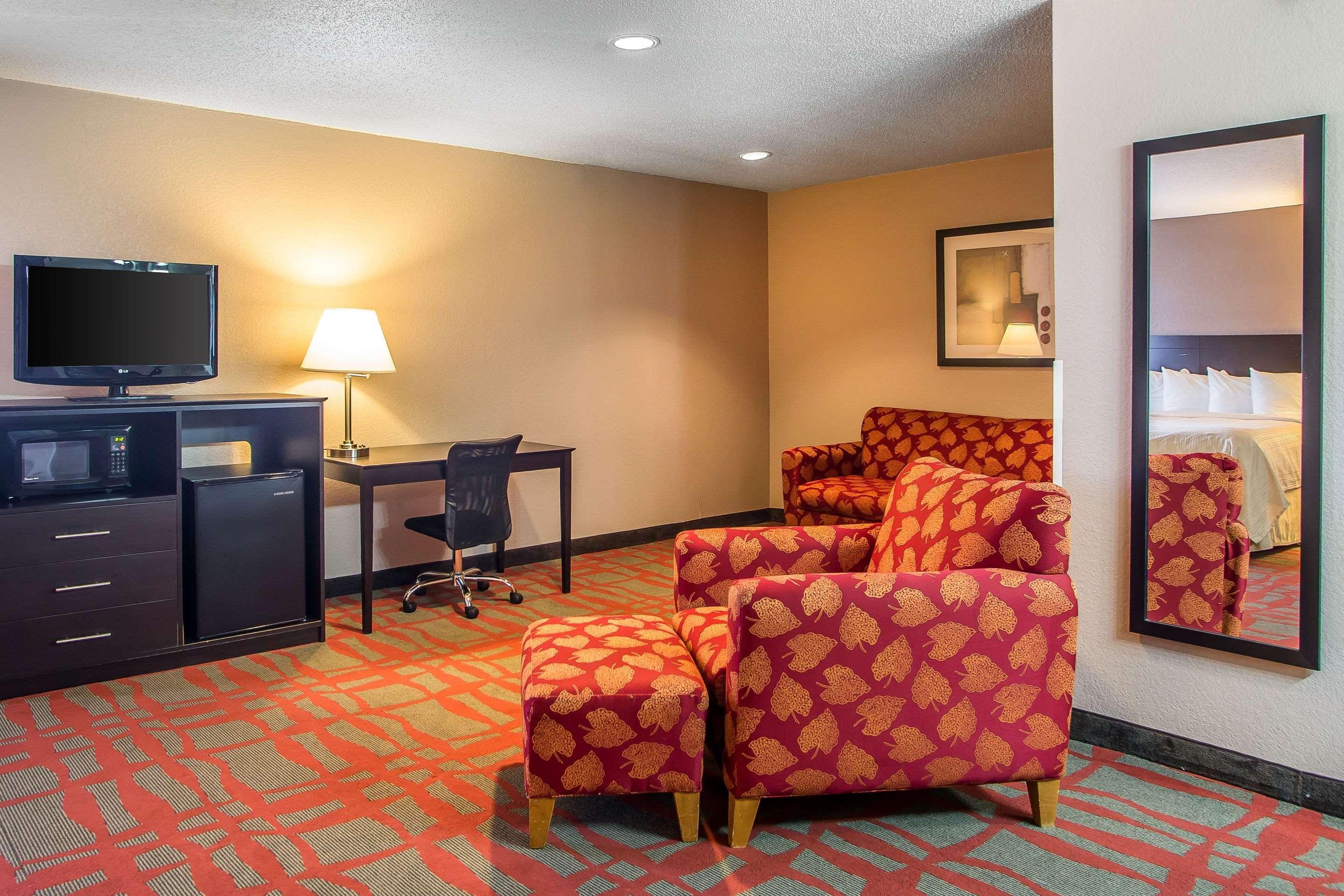 Quality Inn & Suites West Bend Exterior foto