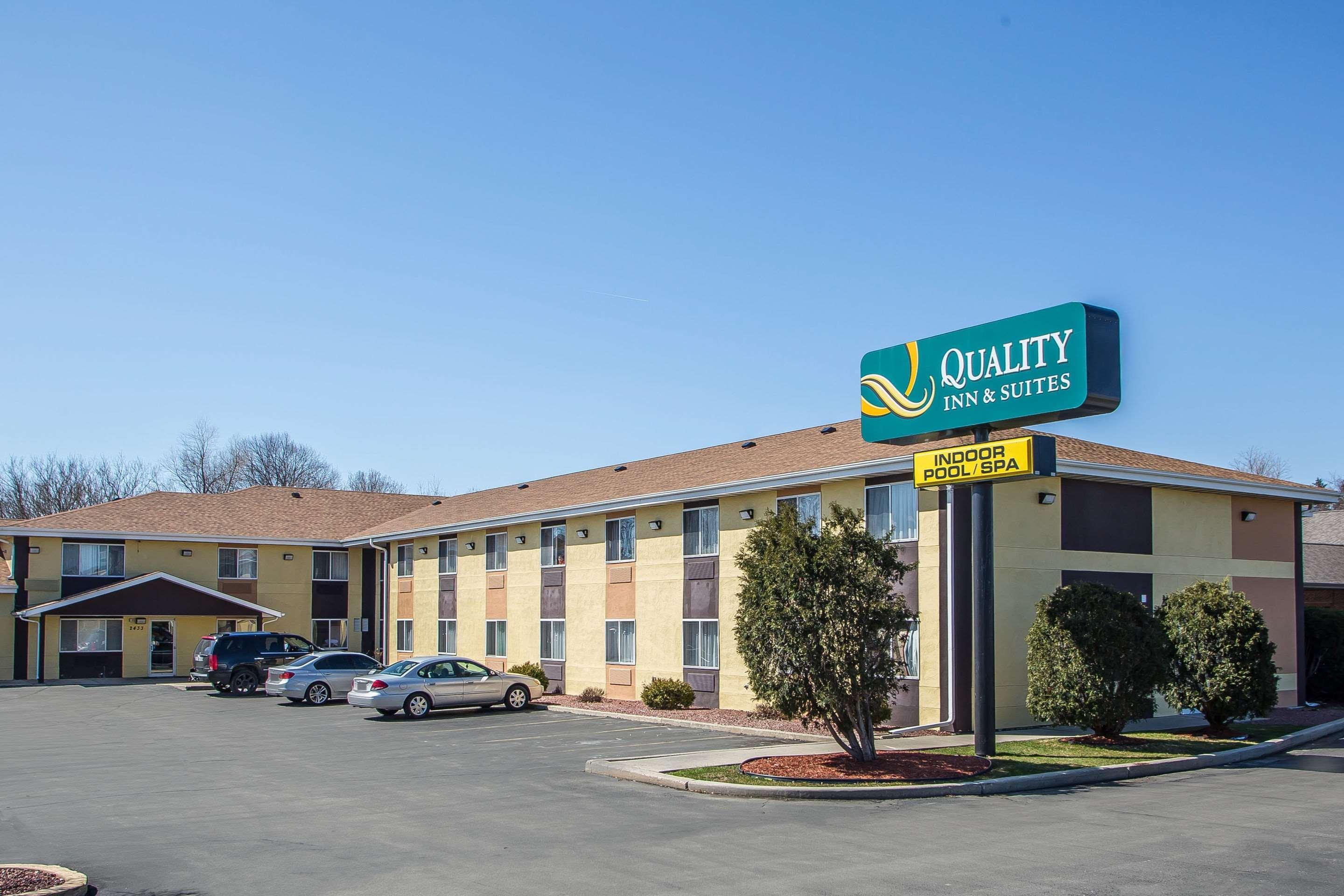 Quality Inn & Suites West Bend Exterior foto