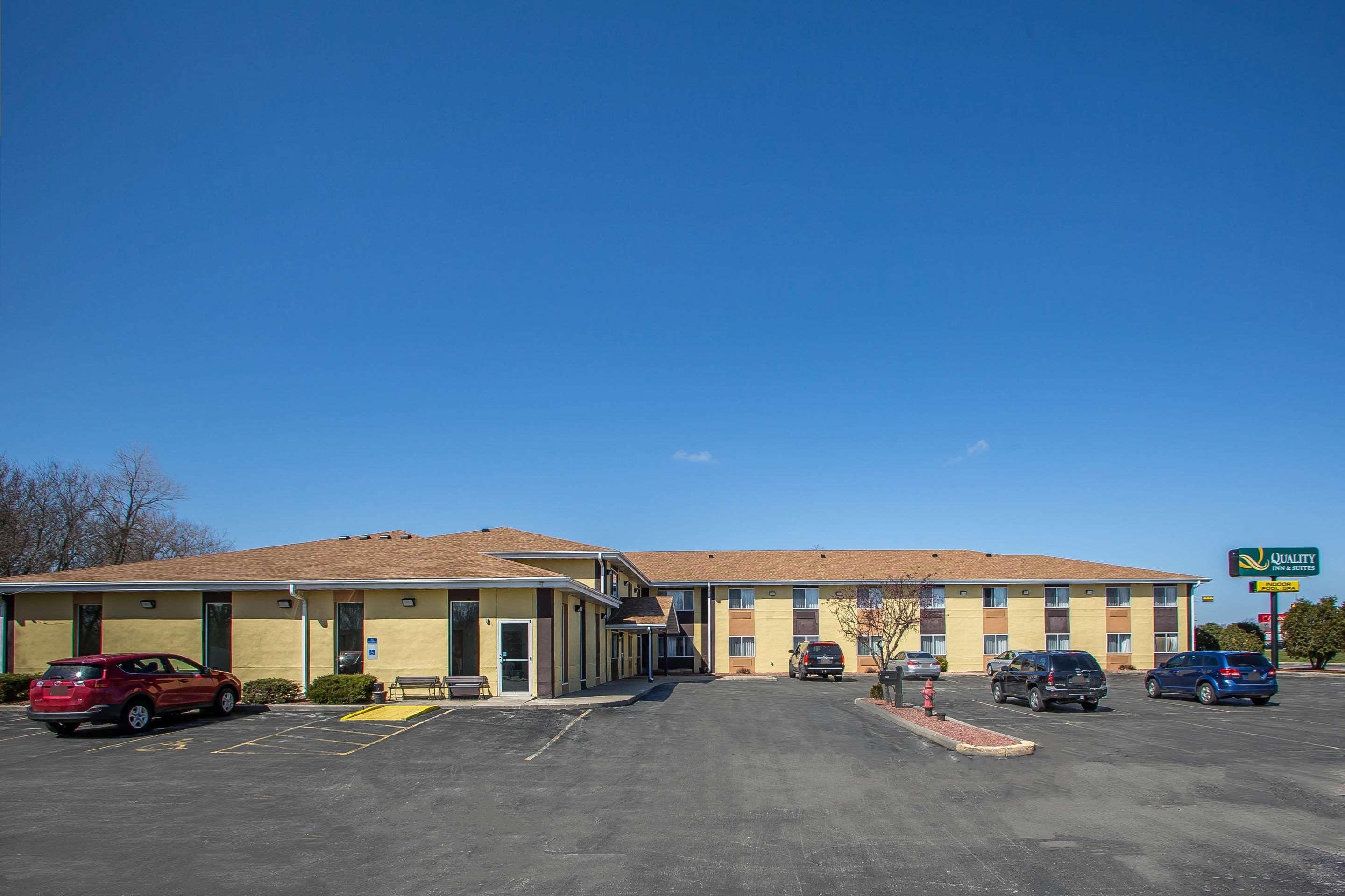 Quality Inn & Suites West Bend Exterior foto