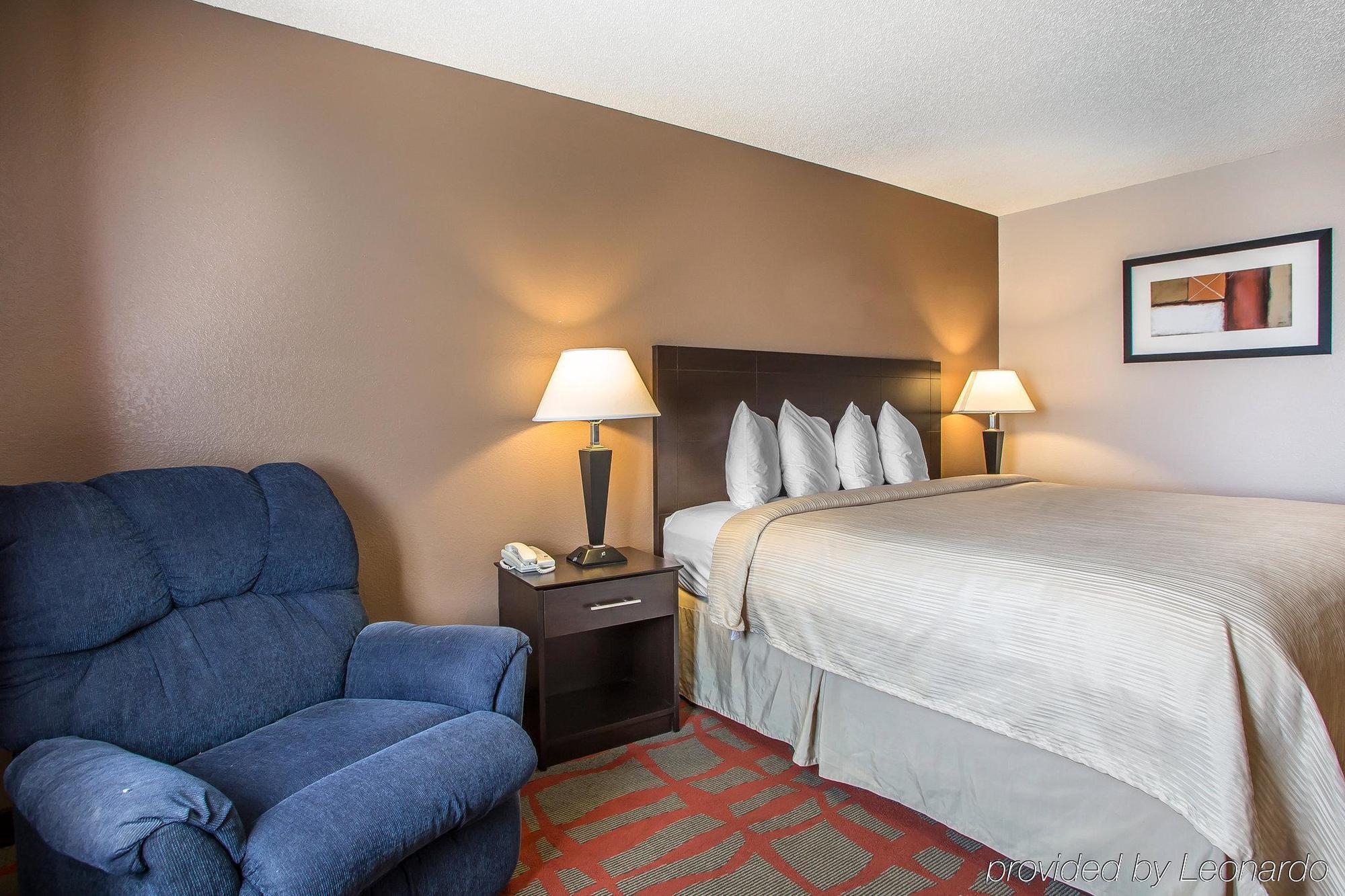 Quality Inn & Suites West Bend Exterior foto