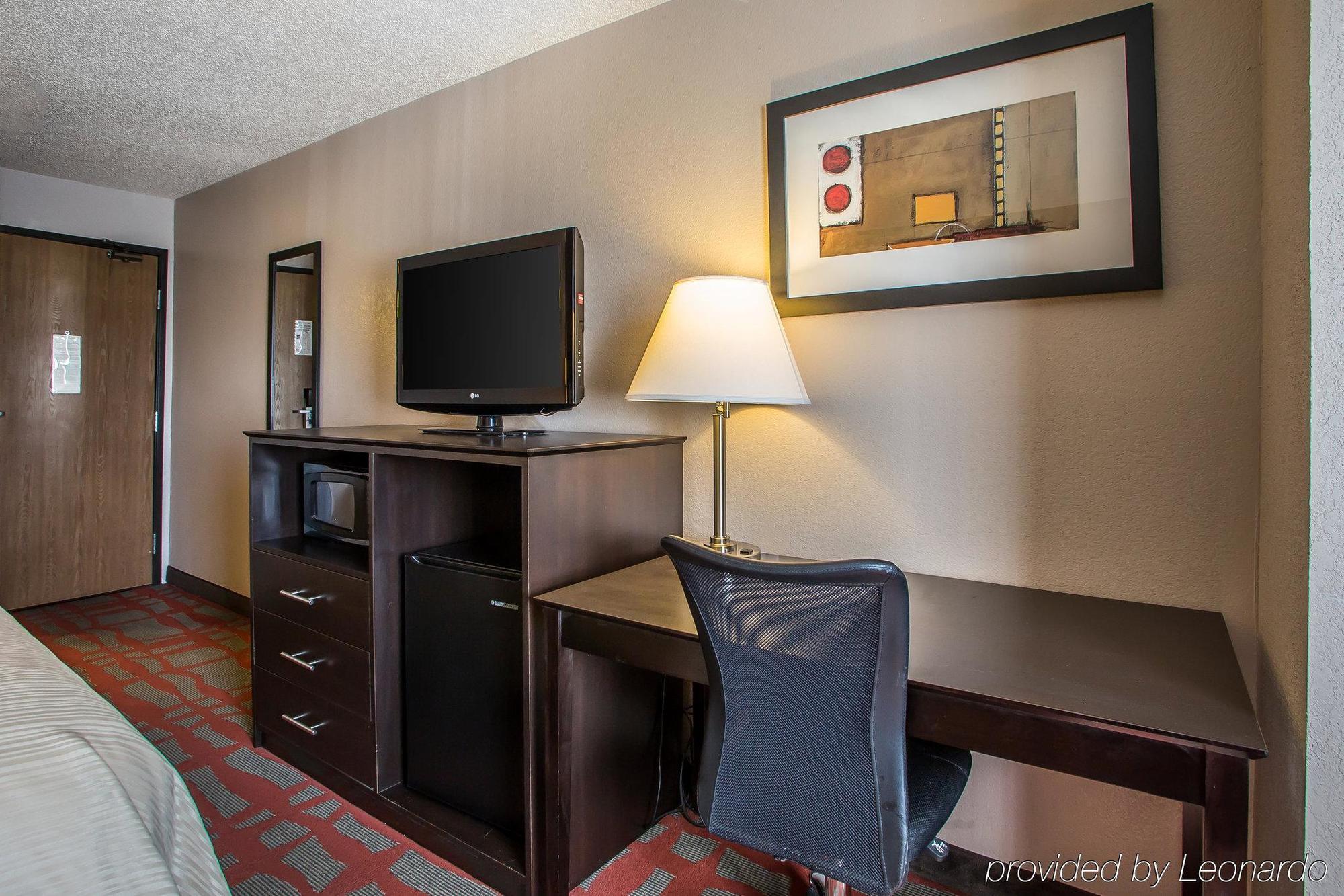Quality Inn & Suites West Bend Exterior foto