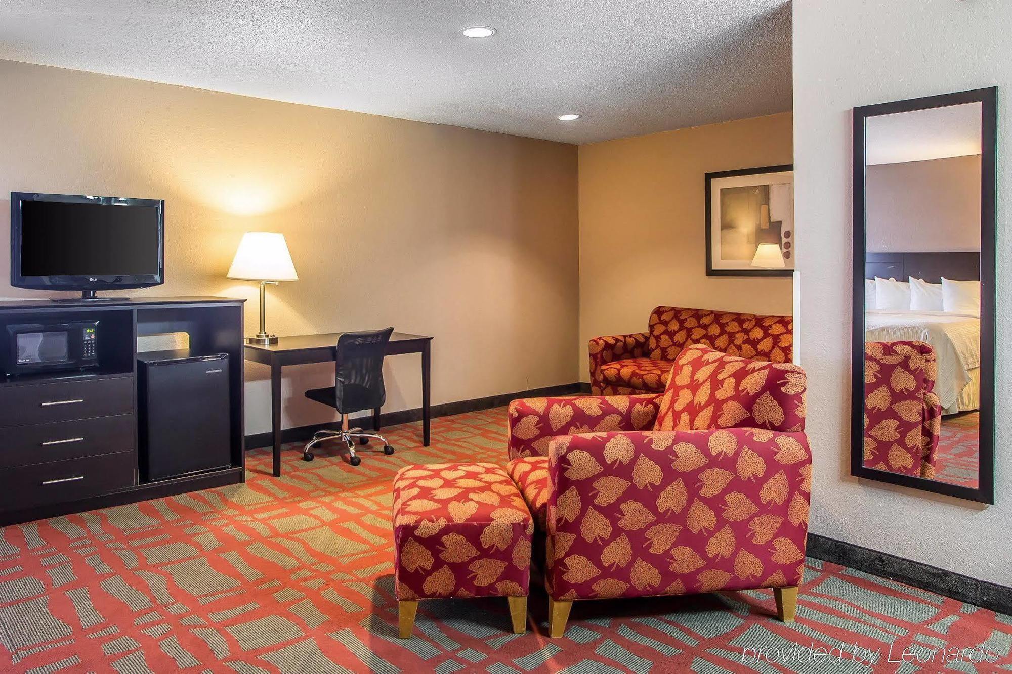Quality Inn & Suites West Bend Exterior foto