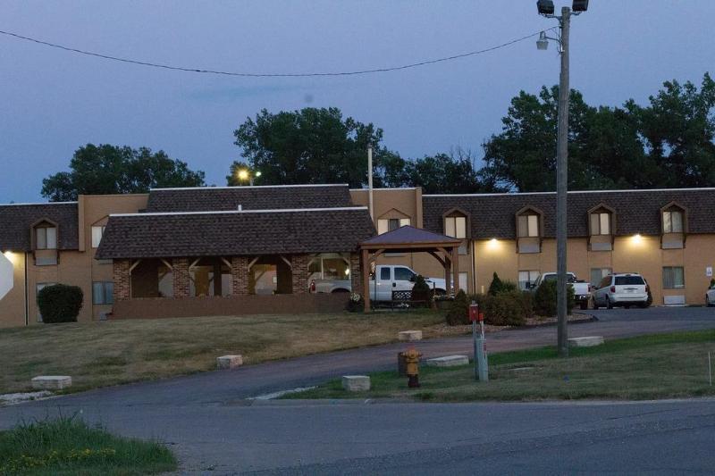 Quality Inn & Suites West Bend Exterior foto